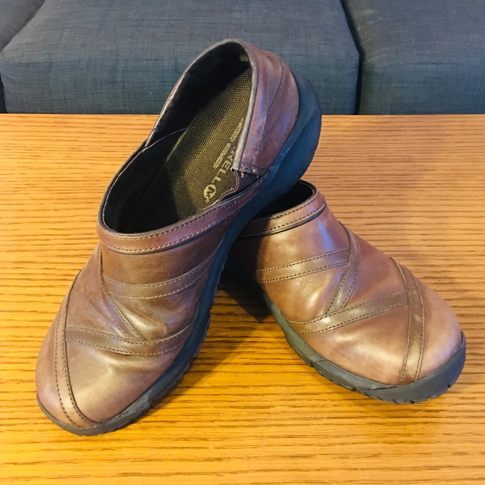 Merrell Women’s size 9 Moc slide on
